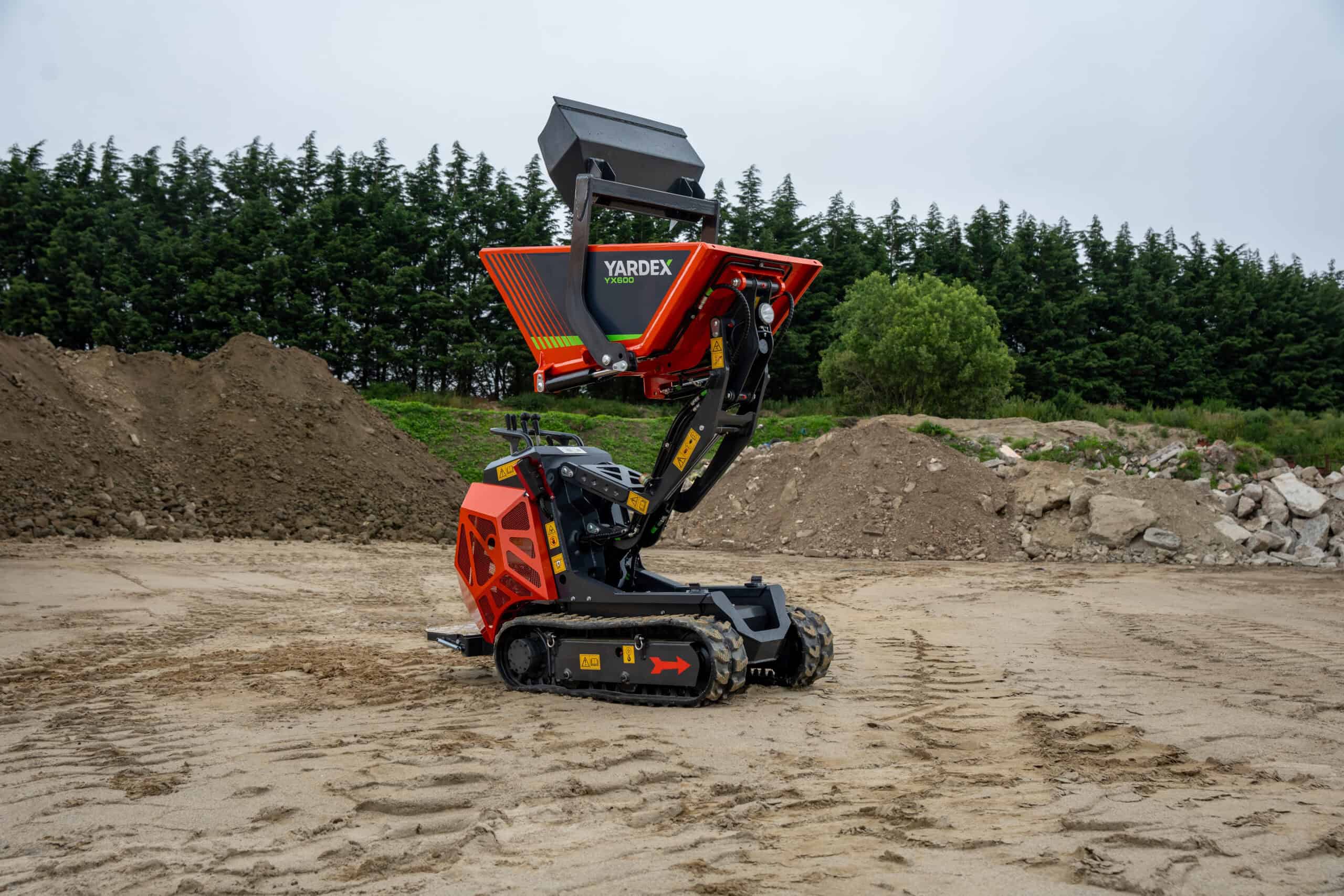 Compact construction robot with Yardex branding on a construction site.